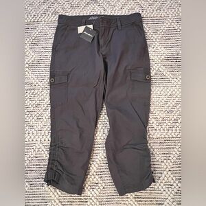 Eddie Bauer crop pants size P6. New with tags.